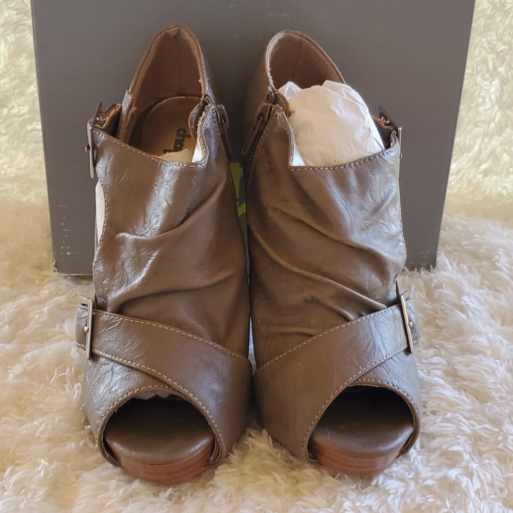 Stylish booties - Picture 4 of 6